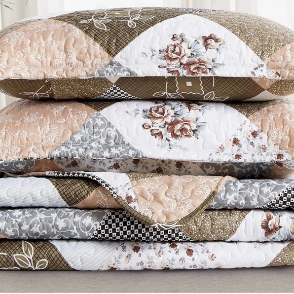 Queen size bed quilt - Picture 2 of 3